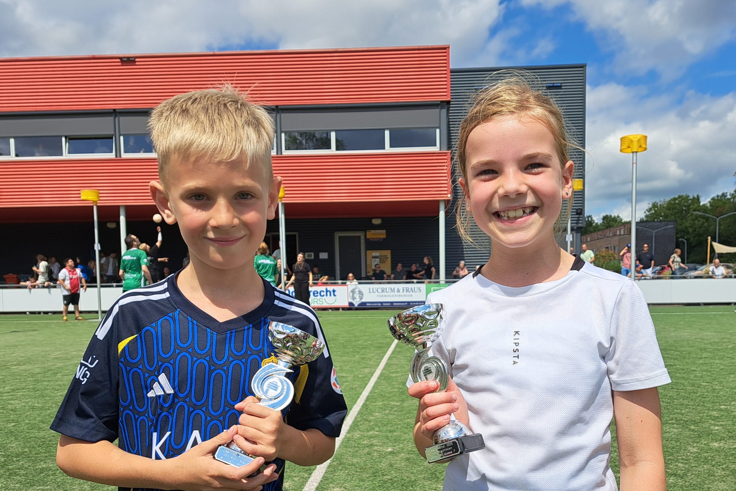 Koppelschieten – winnaars F-jeugd: Jim en Madee